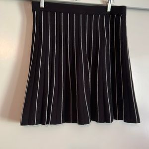 Super cute net pleated loft skirt 20 inches long